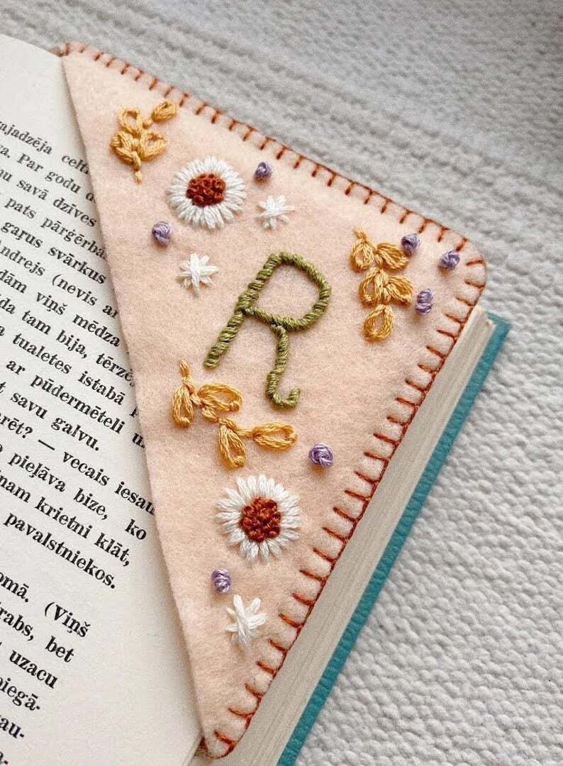 (🎁Early Christmas Sale- 49% OFF🎁)Personalized hand embroidered corner bookmark