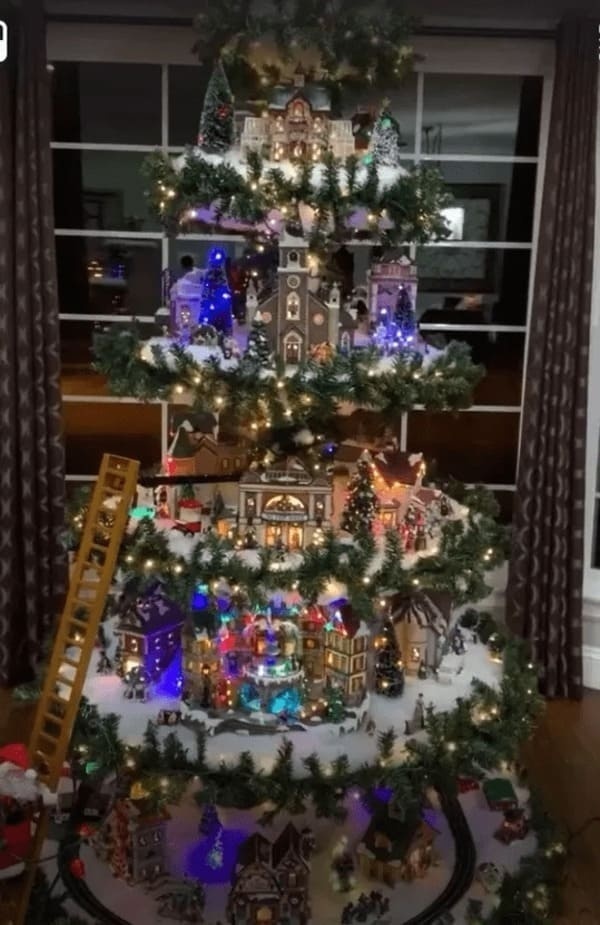 🎅Crazy five-tier Ferris Wheel Christmas Tree (🎁With A Train, A Ferris Wheel, A Brightly Lit House And A Santa)