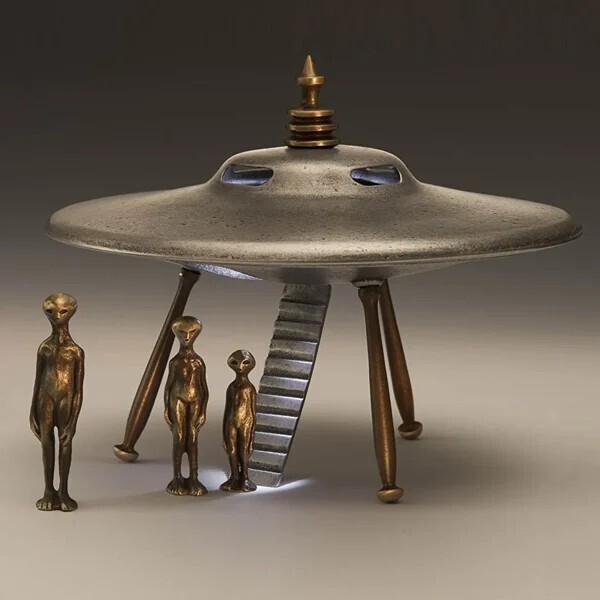 Last day 50% OFF - Flying Saucer and Alien Figures