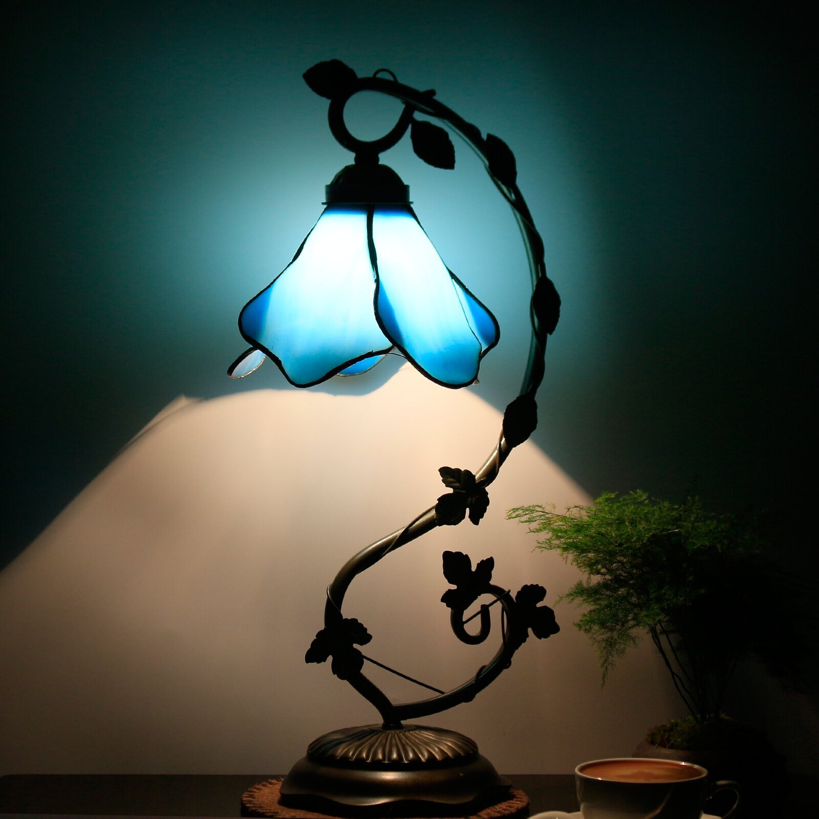Alfonsa 21'' Antique Tiffany Lamp
